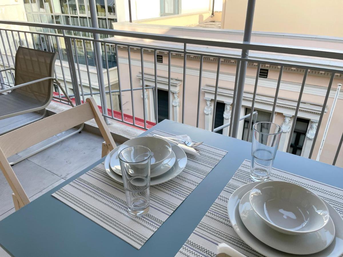 Iris Apartment *