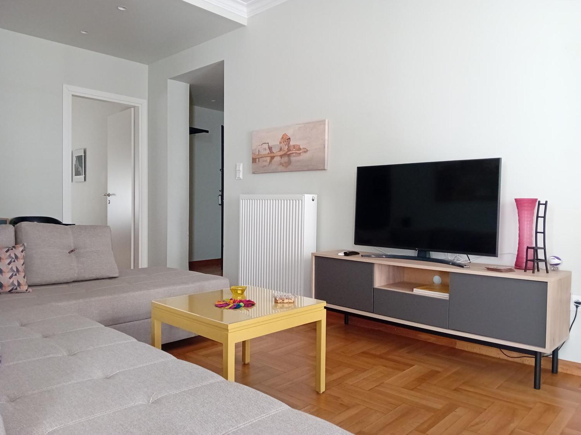 Iris Apartment *