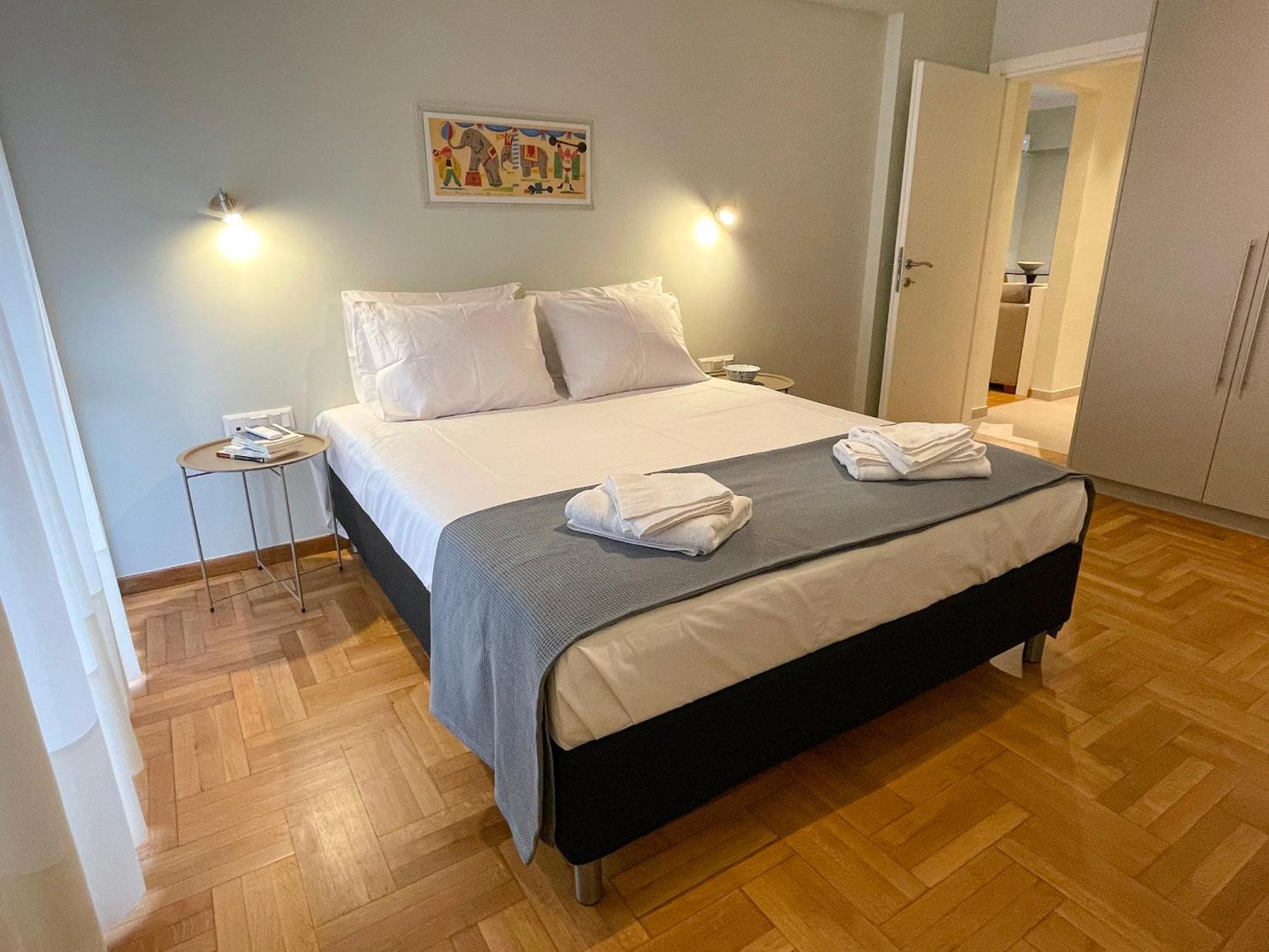 Iris Apartment *